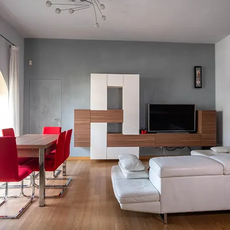 Il Castello - In Zona Residenziale Apartamento *