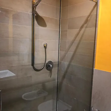 Il Castello - In Zona Residenziale Modène