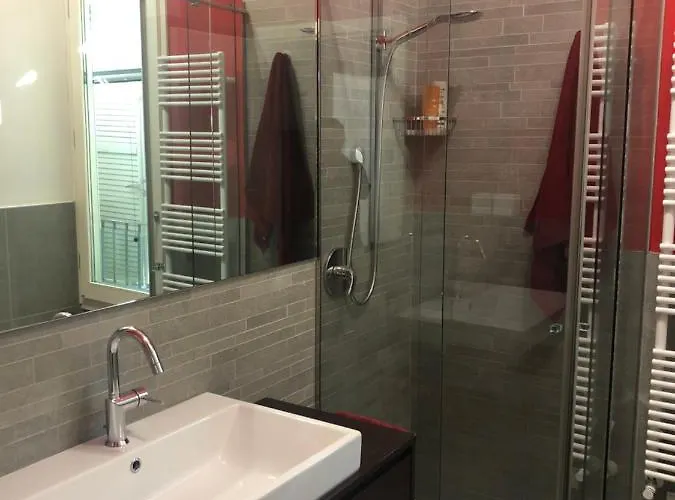 Il Castello - In Zona Residenziale アパート モデナ