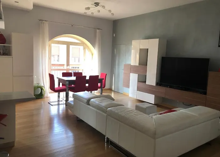 Il Castello - In Zona Residenziale モデナ