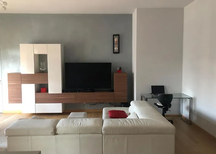 Il Castello - In Zona Residenziale モデナ