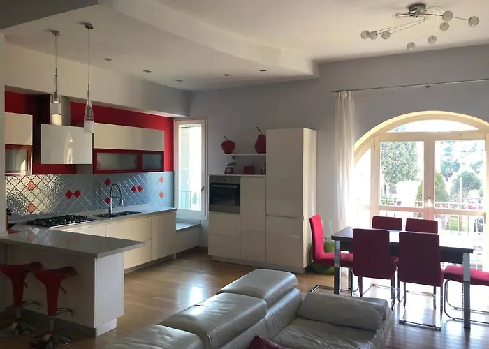 Il Castello - In Zona Residenziale アパート