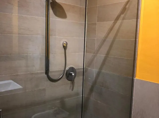 Il Castello - In Zona Residenziale モデナ