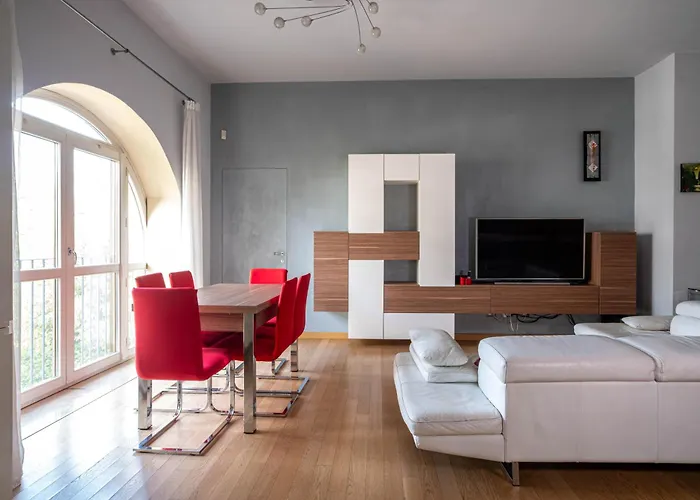 Il Castello - In Zona Residenziale アパート