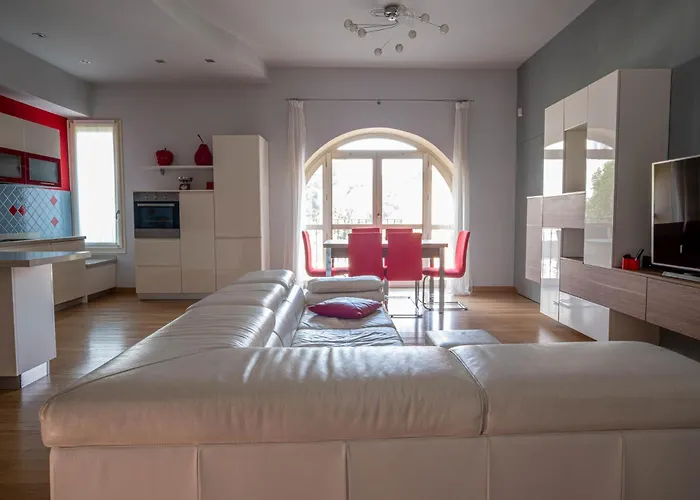 アパート Il Castello - In Zona Residenziale モデナ