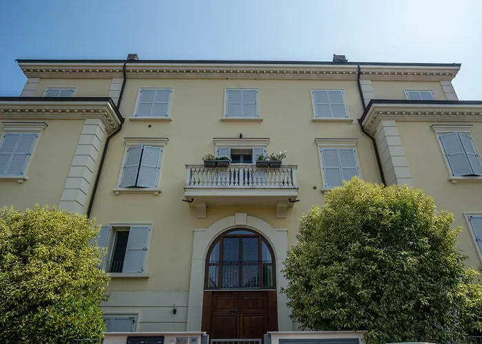 アパート Il Castello - In Zona Residenziale モデナ